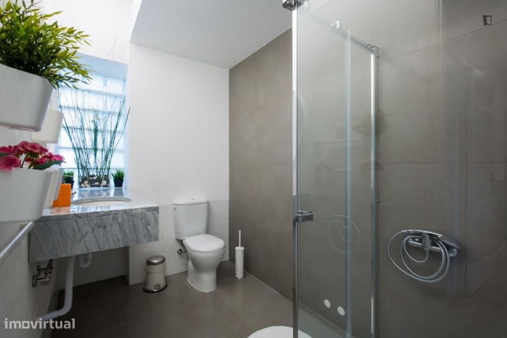 Quarto - localizado em Oeiras Lisbon