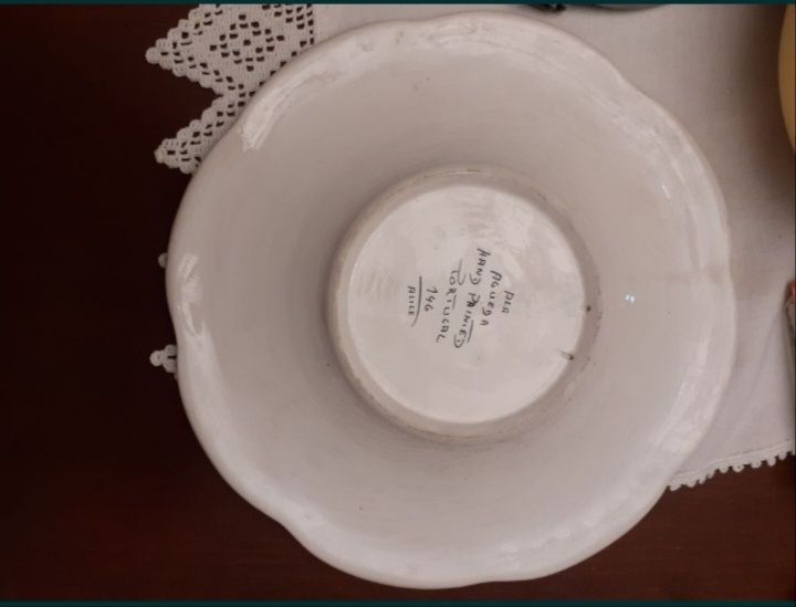 Pratos em louça NOVOS