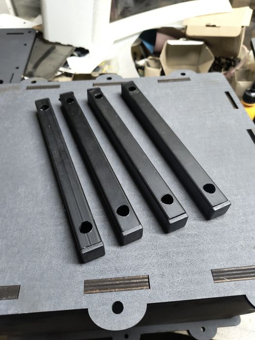 Для акумуляторів  LiFePO4 профіля для стягування.