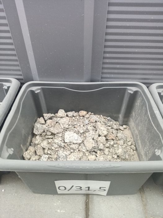 ziemia czarnoziem przesiewany gruz granit kora