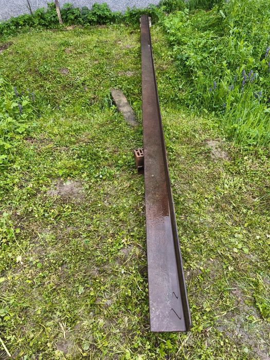 Кутник металевий