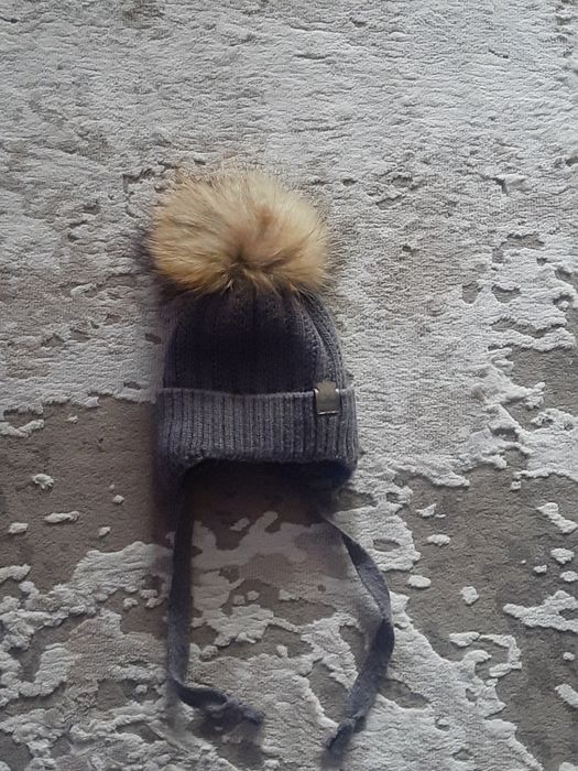 Шапка на хлопчика тепла, із зав'язками