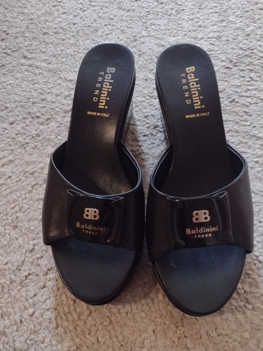 Босоножки фирмы Baldinini