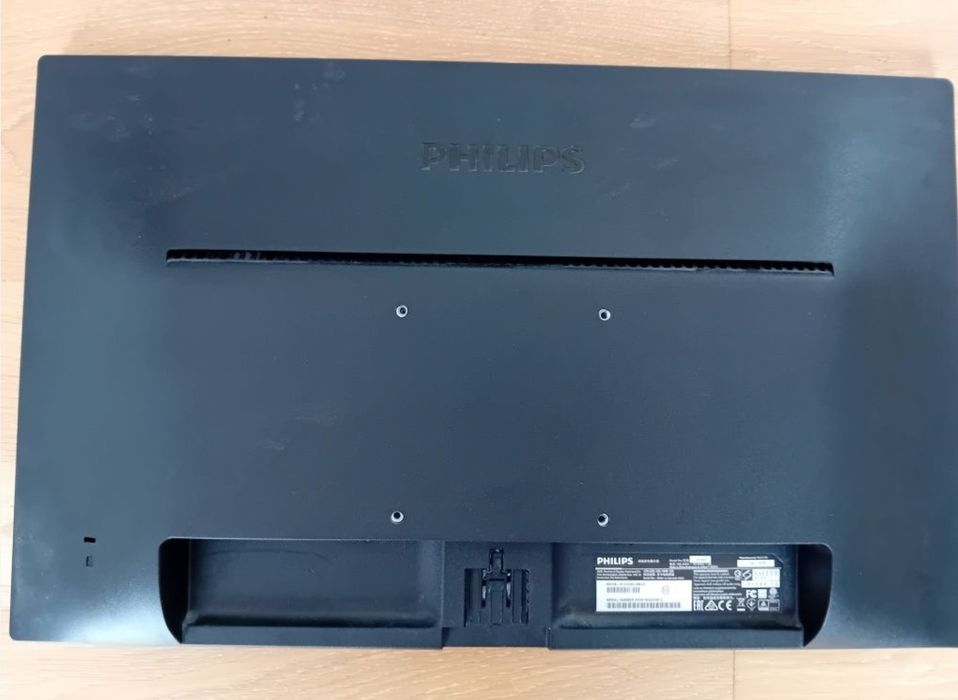 Monitor 21,5 cala
