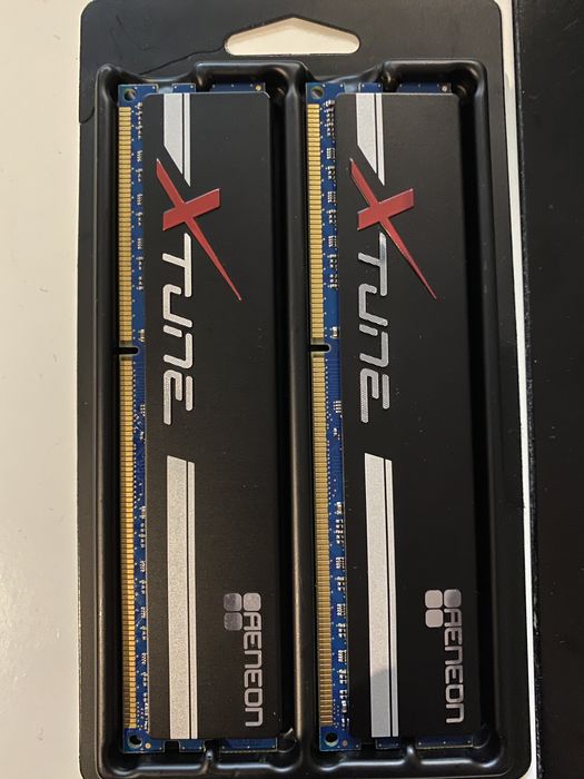 Kit memória Aeneon Xtune DDR3-1333