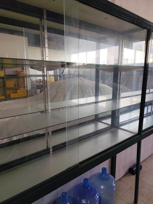 Vitrine / Expositor em Vidro para Loja