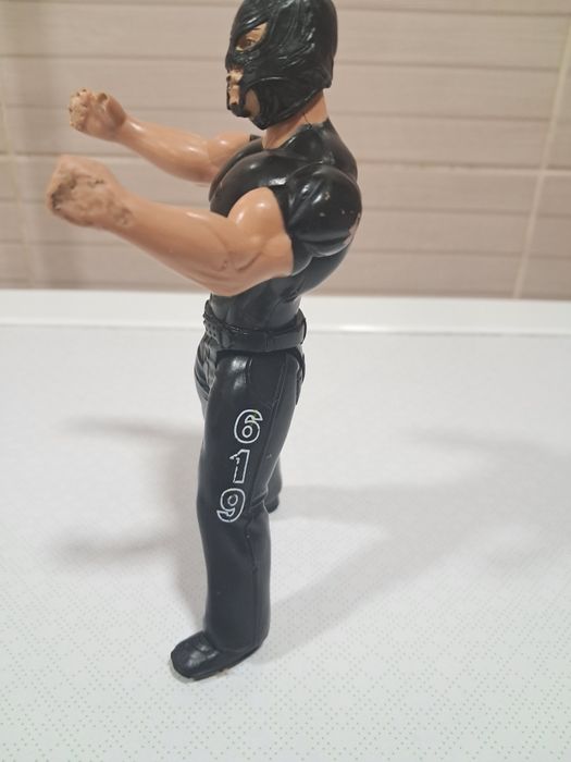 Велика фігурка Тора і рестлера Рея Містеріо, персонажа коміксів Марвел