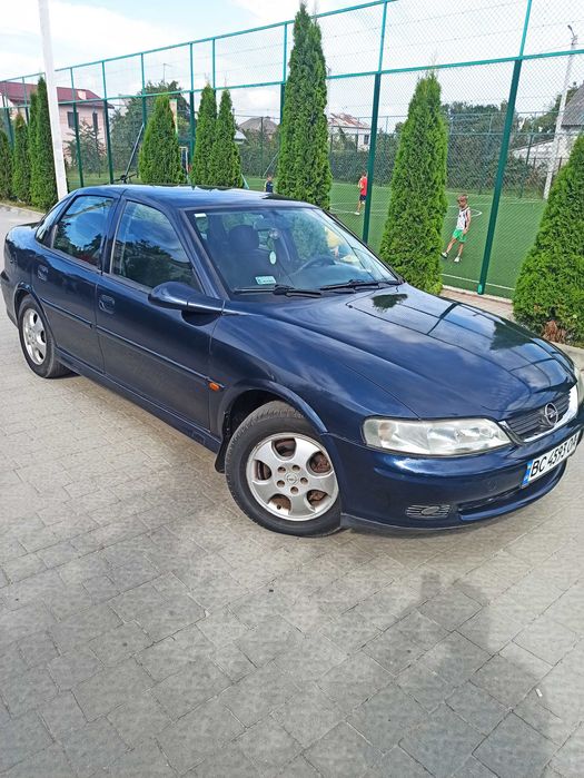 Opel Vectra 1.8 бензин 2000р.