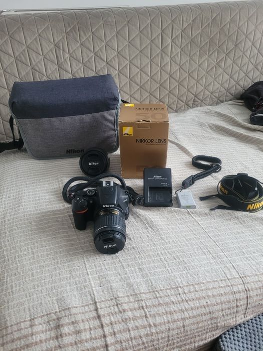 Aparat Nikon D3500, dwa obiektywy, dwie baterie, torba, niski przebieg