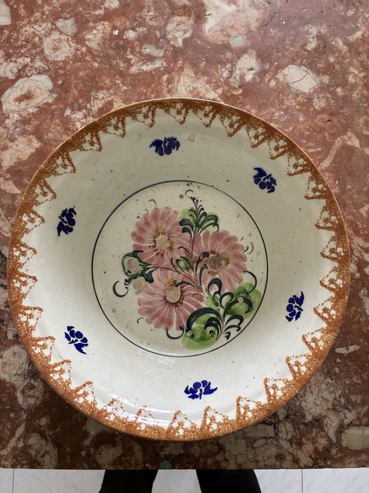 Grande Prato em Faiança muito Antigo