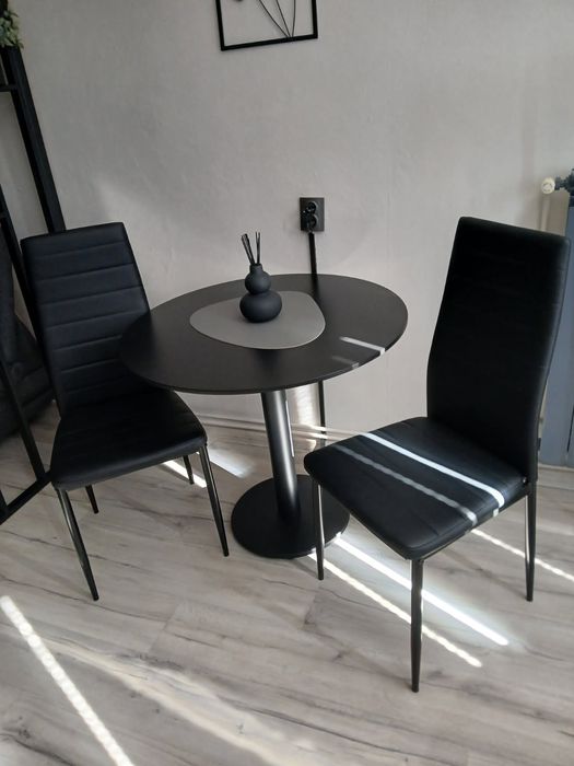 Stół  z krzesłami