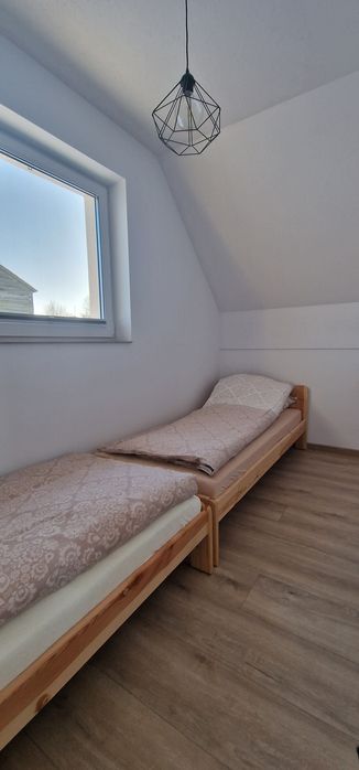 Domki nad jeziorem u Izy z balią ogrodową na ferie