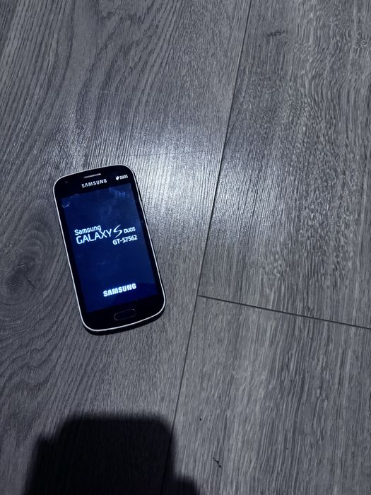 Продам телефон samsung GT-s7562