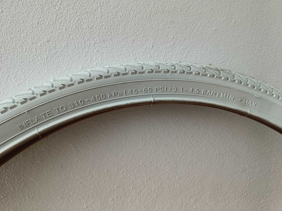 Opony Opona Biała CST  26 x 1,75 Nowe