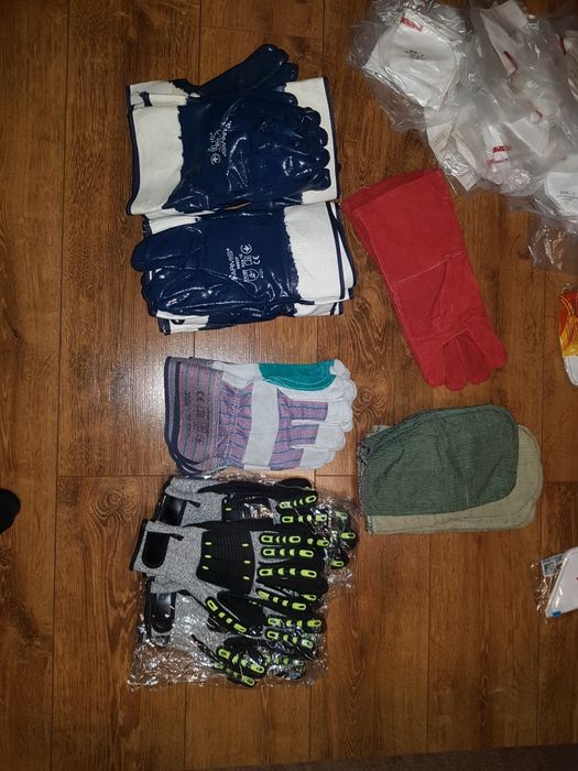 Продам  Рукавицы