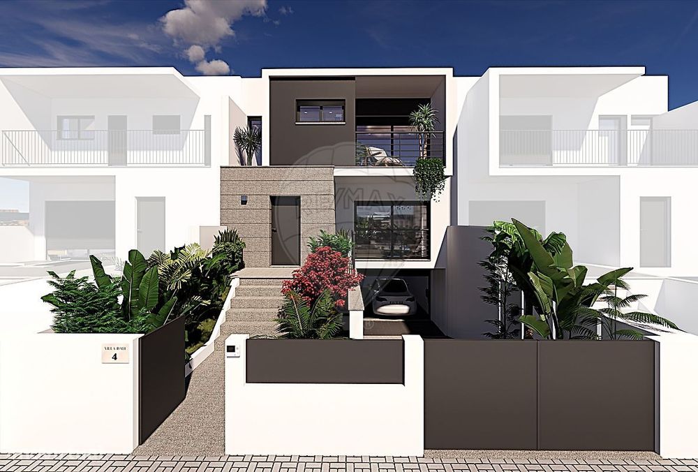 T3 Detached House for Sale