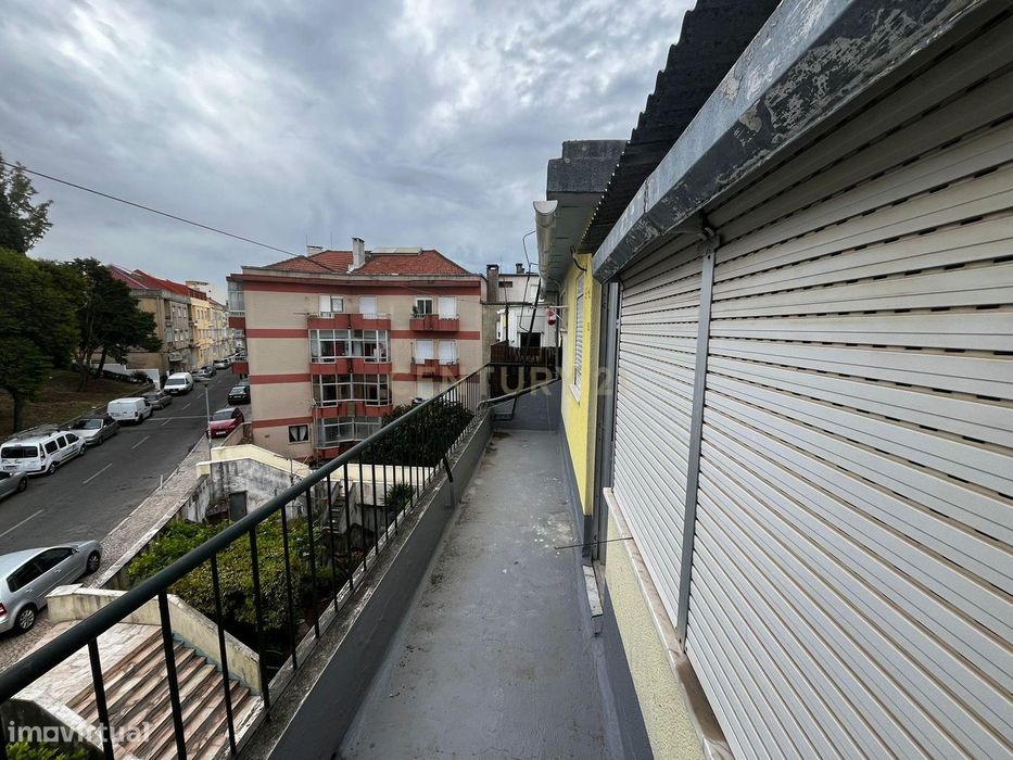 Apartamento T2 com Vista Panorâmica em Queluz, Sintra