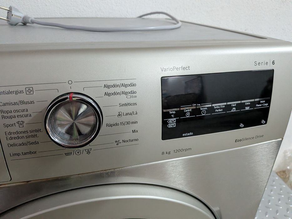 Máquina de Lavar Roupa Bosch Série 6 – 8 kg – Muito bom estado