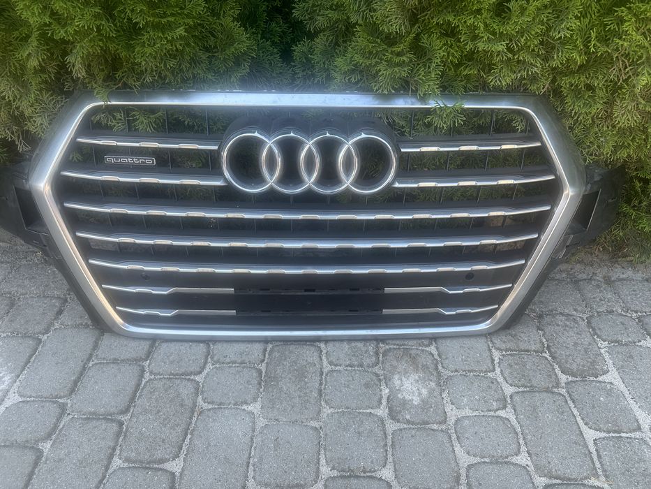 Решотка радиатора audi Q7 4M 4M0853651F