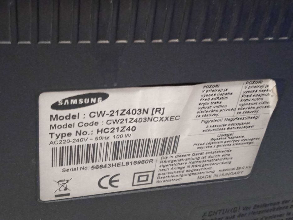 TV antiga Samsung a funcionar
