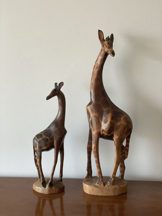 Girafas Esculpidas em Madeira