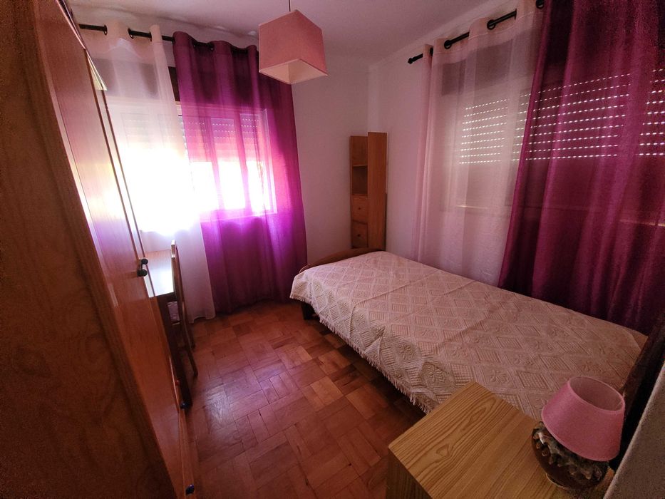 Aluguer de quartos individuais em moradia a cinco minutos das entradas laterais da Universidade Politécnica de Viseu em Jugueiros.
