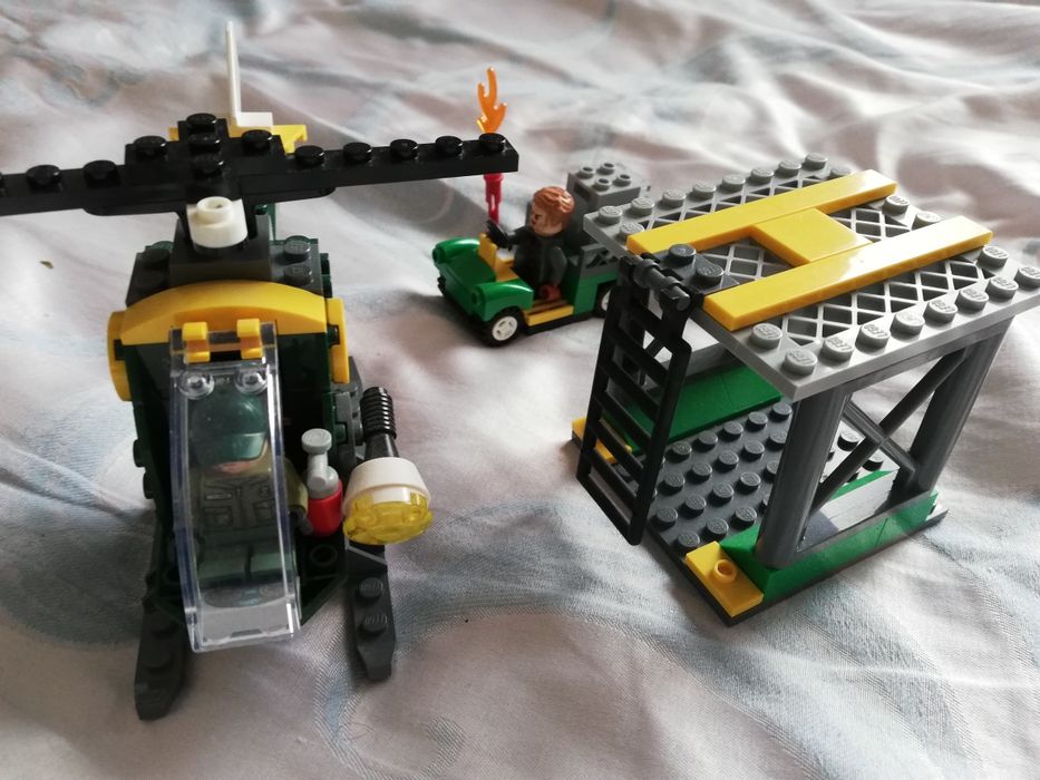 LEGO Jurassic World Побег тираннозавра (76944)