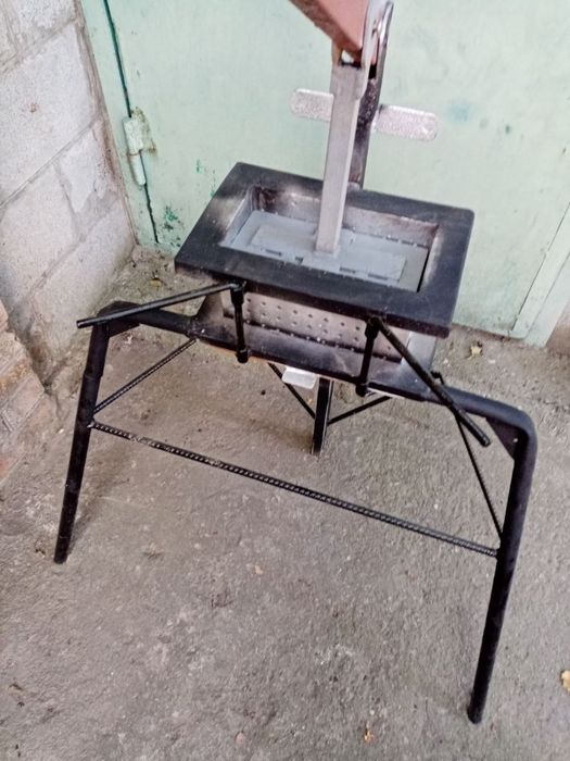 Пресс ручной самодельный.