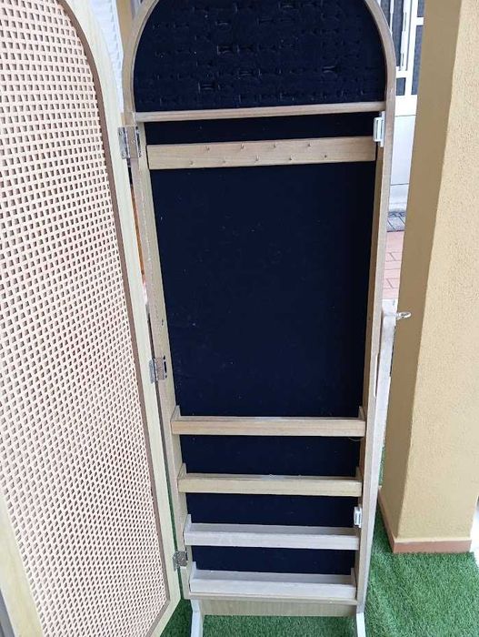 Espelho de Chão com Móvel de Bijuteria – Como Novo!