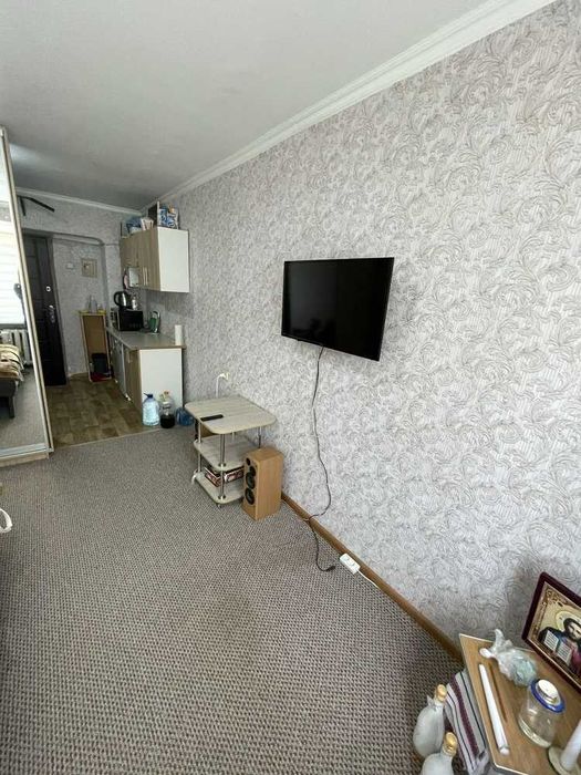 Кімната в гуртожитку з власним кухонним блоком