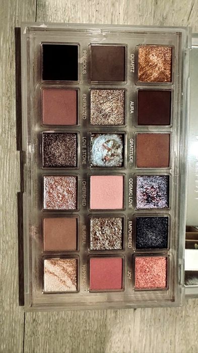 Paleta cieni HUDA Beauty Rose Quartz