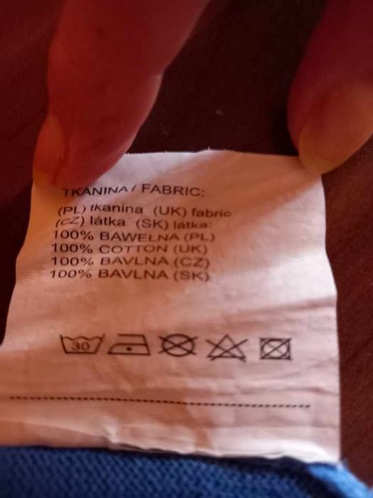 Sweter niebieski, w serek, rozm. M