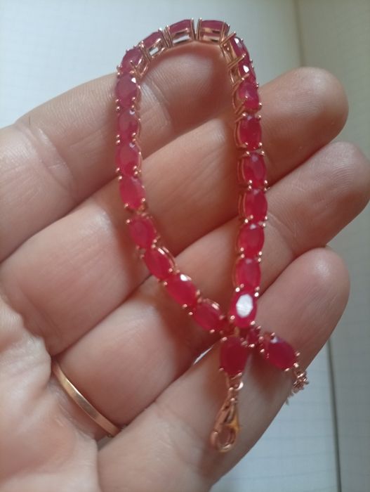 Серебряный браслет с натуральными рубинами