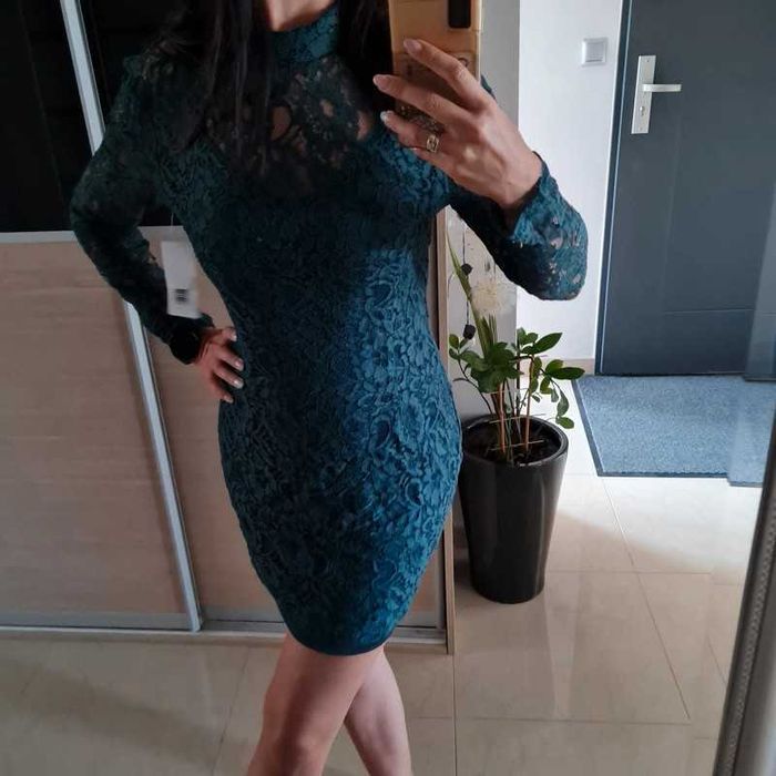 Koronkowa sukienka S