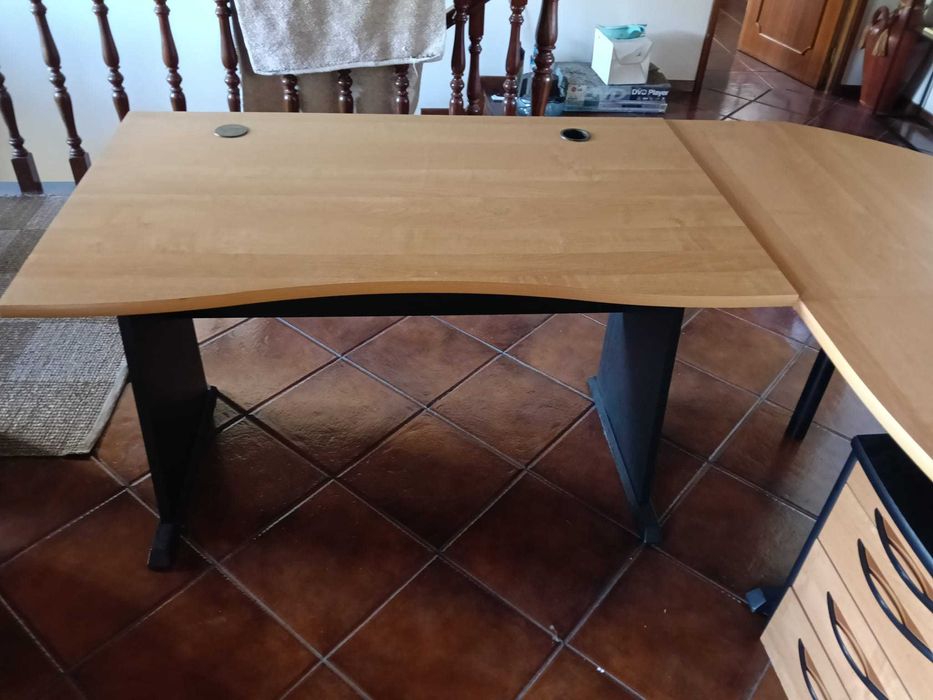 Mesa de escritório / secretária