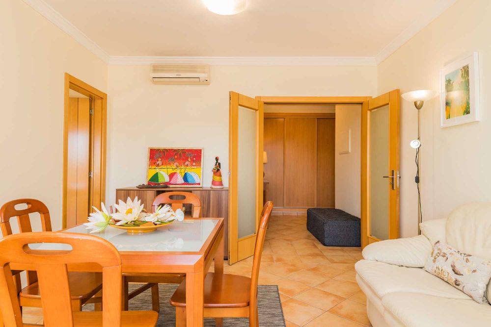 Apartamento T2 Ate 6 Pessoas com Ar condicionado, Wi-fi, Canais Premium, Sport Tv, Atoalhados Incluídos
