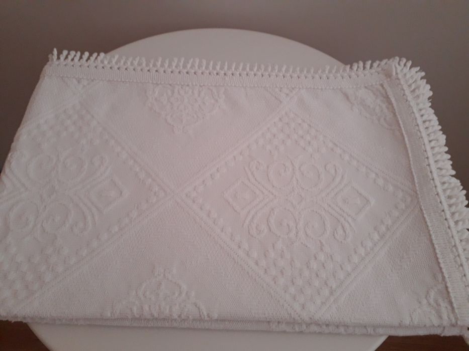 Colcha branca para berço