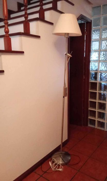 2 candeeiros de pé para lâmpadas incandescentes