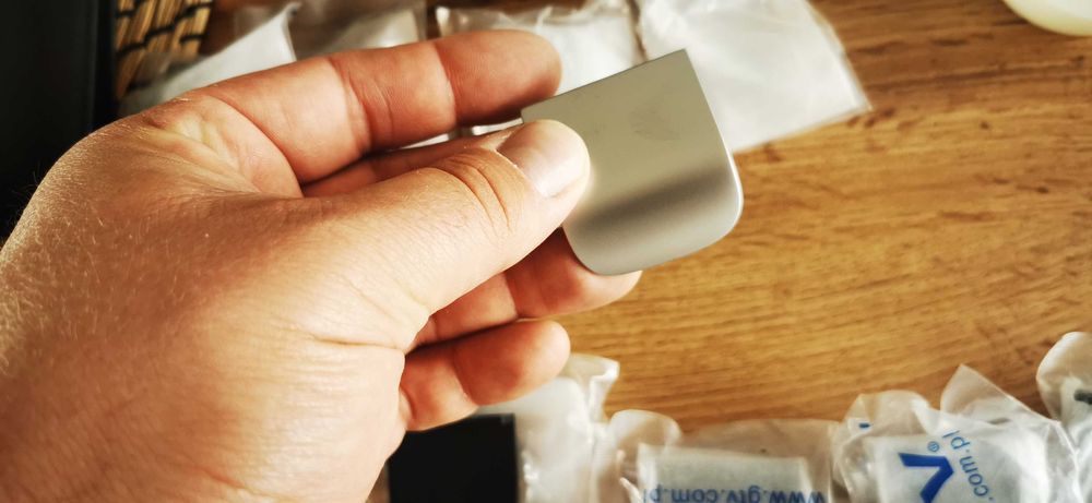 Uchwyty do mebli srebrne