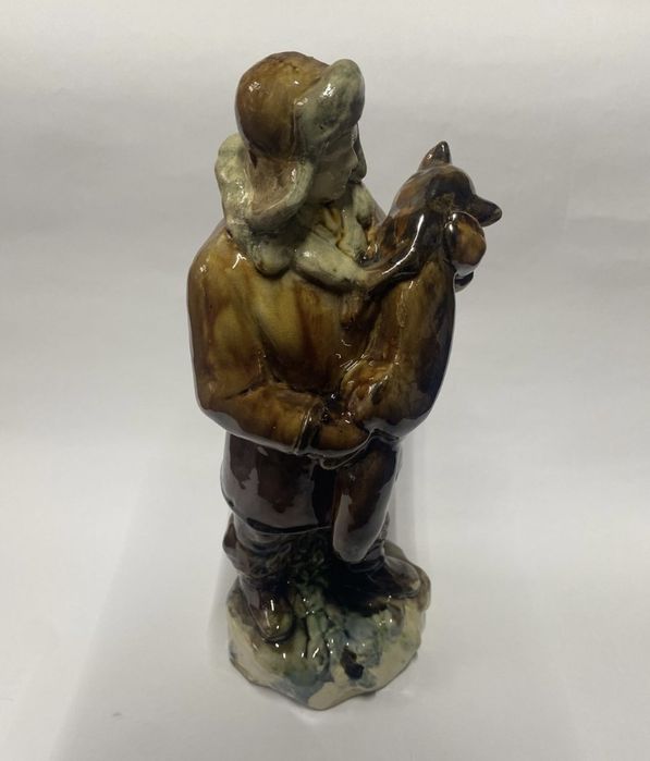 Статуэтка Охотник с лисой Гжель