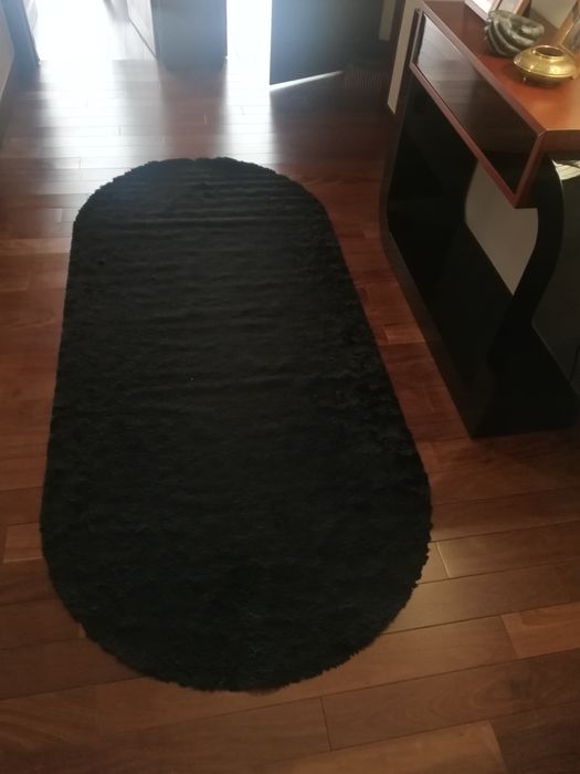 Oval Rug in Black Cowhide