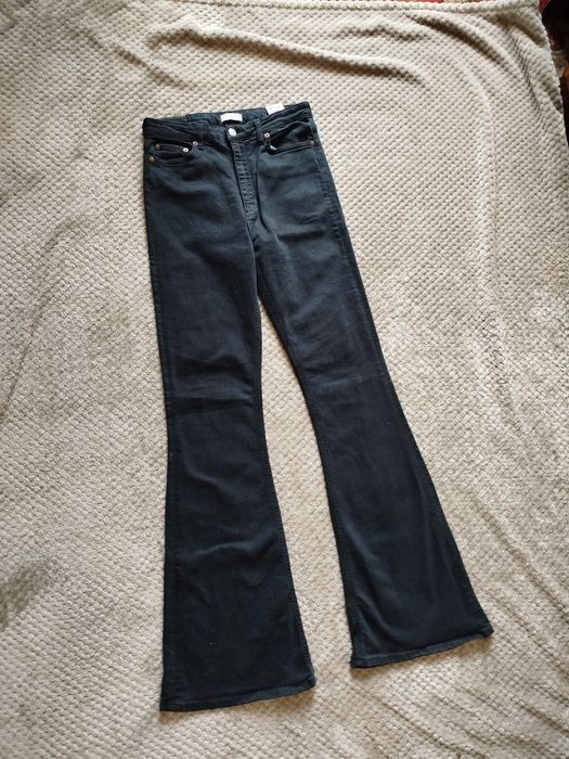Чорні джинси кльош з високою посадкою