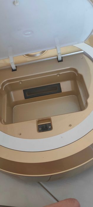 Robot aspirador. Lava e aspira