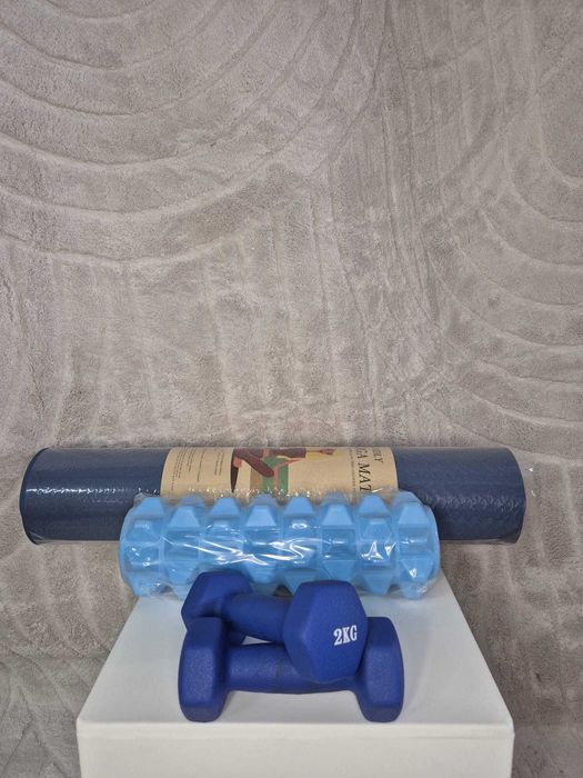 Mata do ćwiczeń fitness i jogi  z akcesoriami