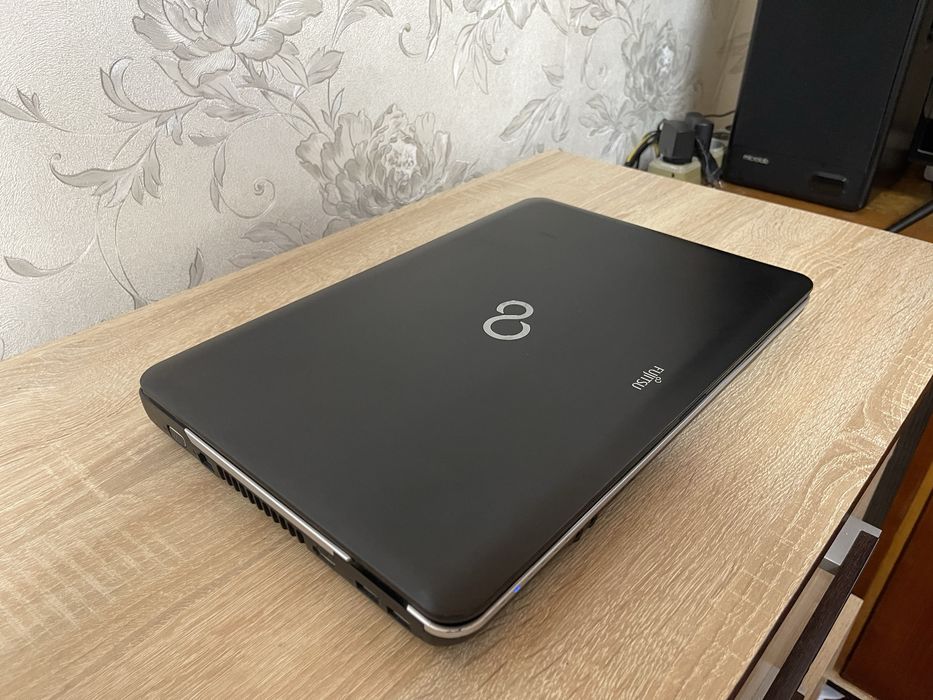 Надійний ноутбук Fujitsu Lifebook | i3 | 8GB RAM | Батарея 3-4 год
