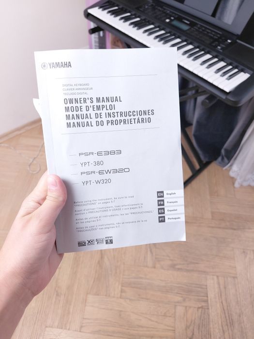 Синтезатор Yamaha PSR-E383 (Стан нового) + X-стійка, пюпітр, перехідник