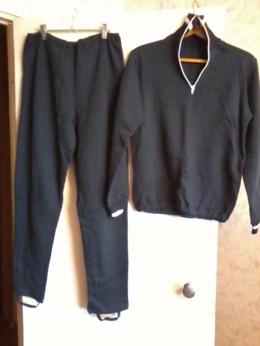 Продам спортивный костюм