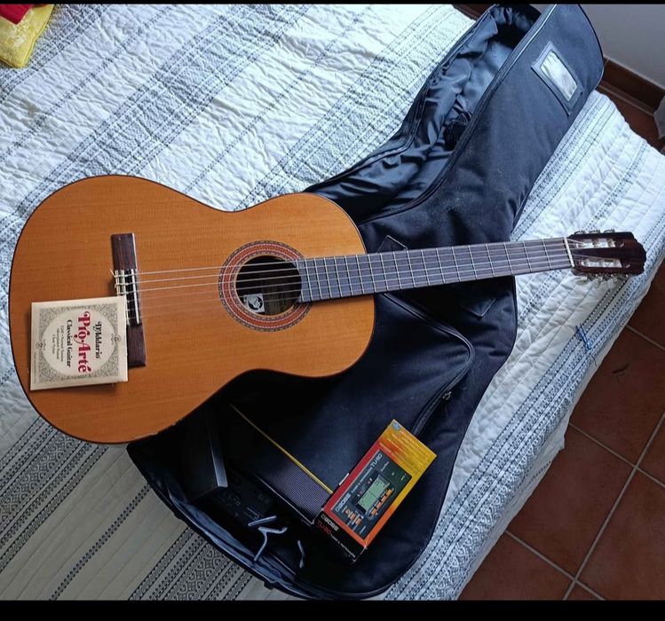 Guitarra Almansa 403 Cedro 
 Localização: Óbid