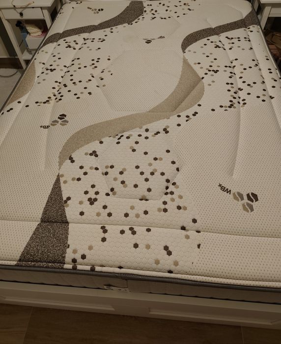 Vendo cama e colchão