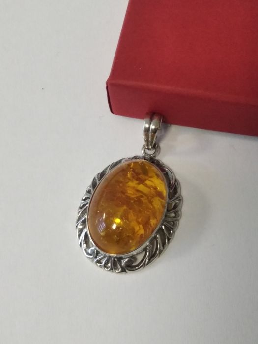 Srebrny wisiorek z bursztynem srebro 925